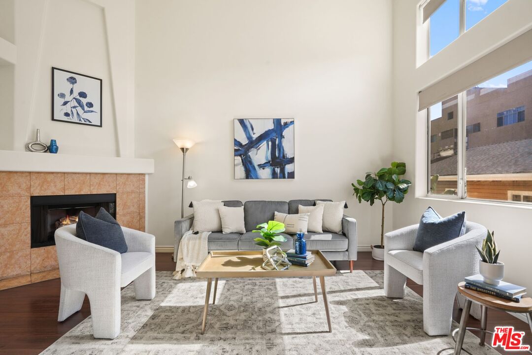 10924 Bloomfield St Unit: 2