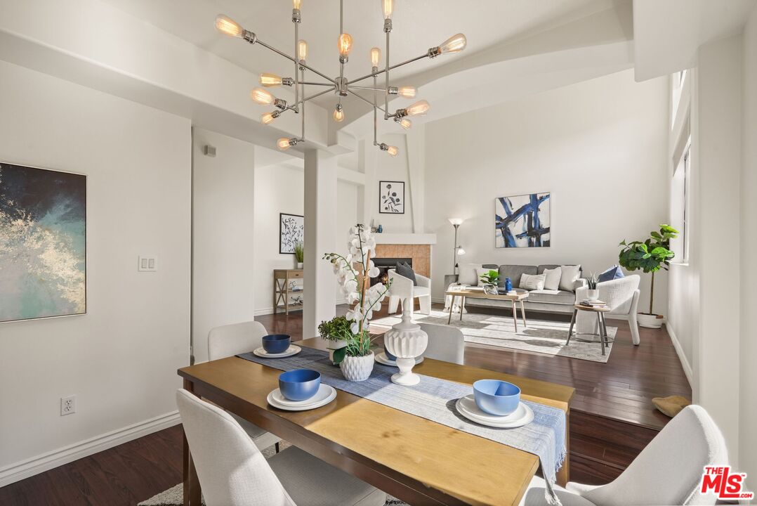 10924 Bloomfield St Unit: 2