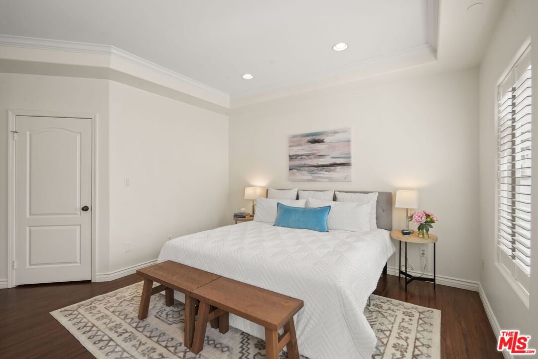 10924 Bloomfield St Unit: 2