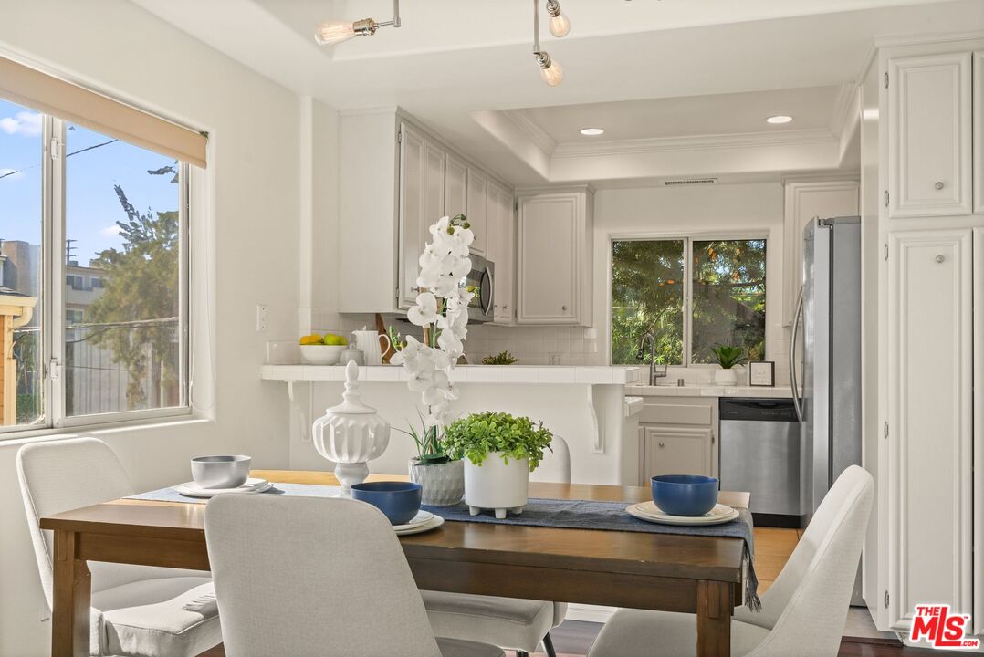 10924 Bloomfield St Unit: 2