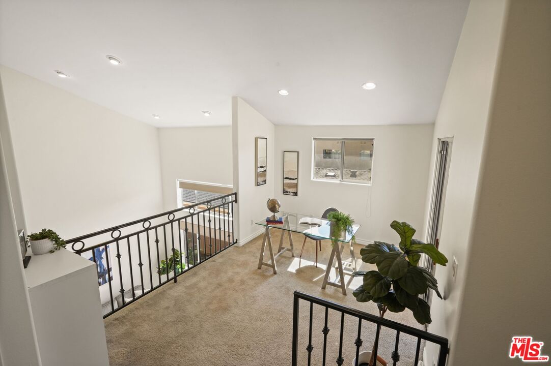 10924 Bloomfield St Unit: 2