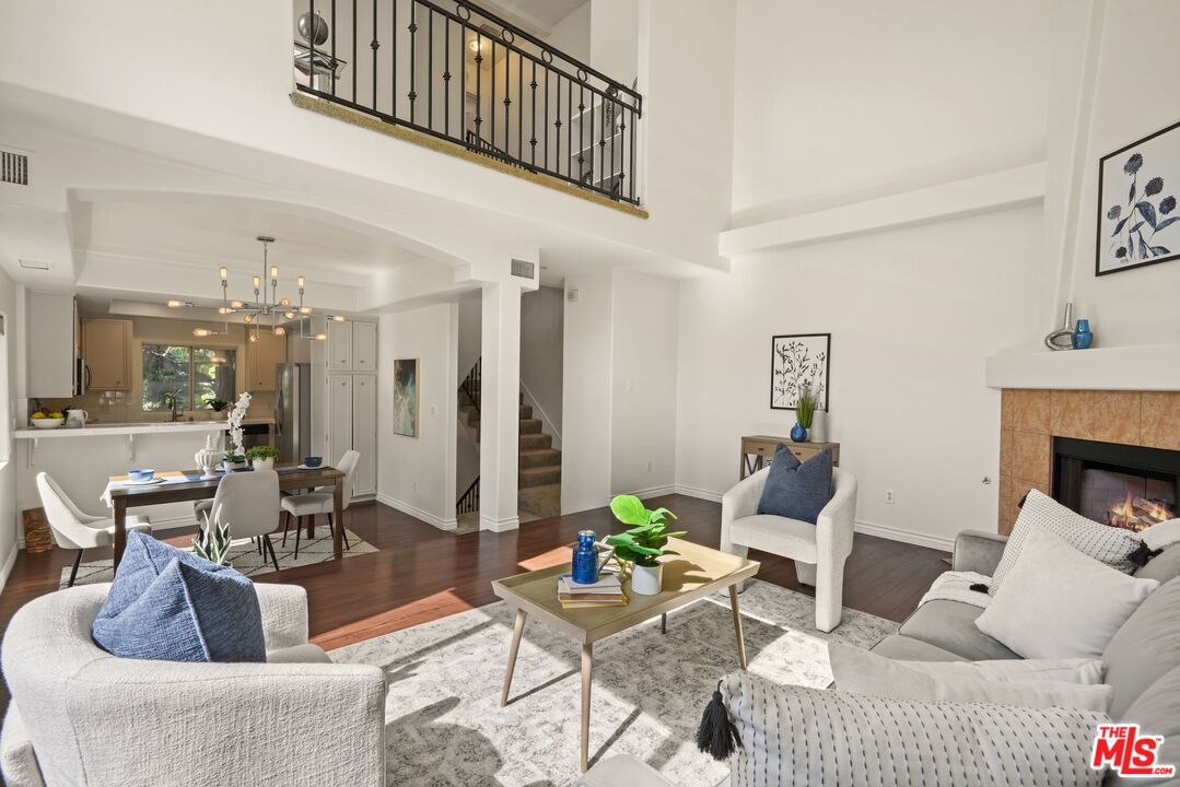 10924 Bloomfield St Unit: 2