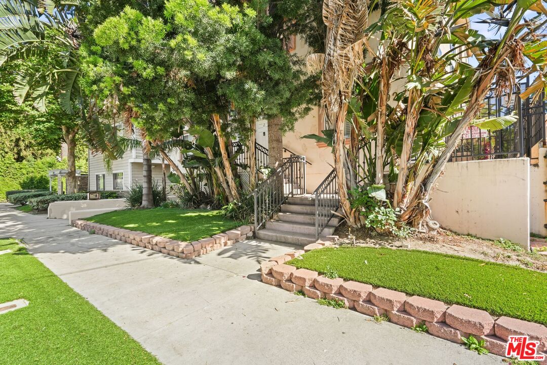 10924 Bloomfield St Unit: 2