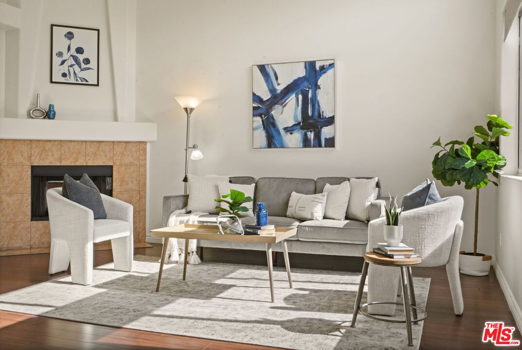 10924 Bloomfield St Unit: 2