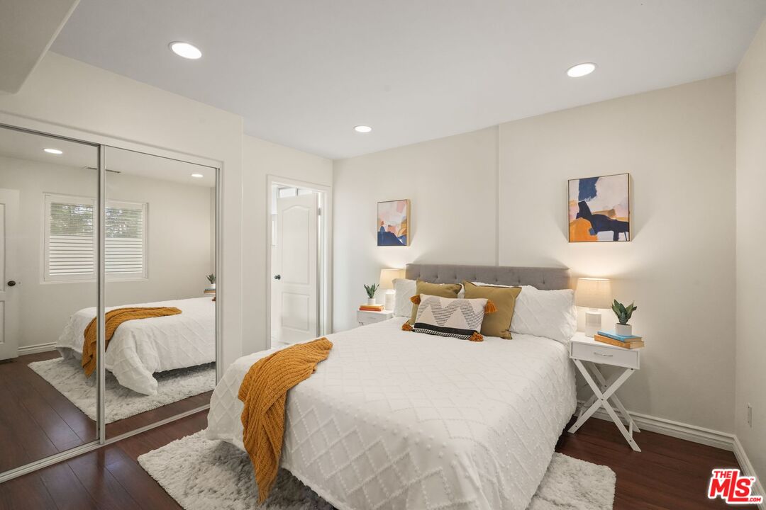 10924 Bloomfield St Unit: 2