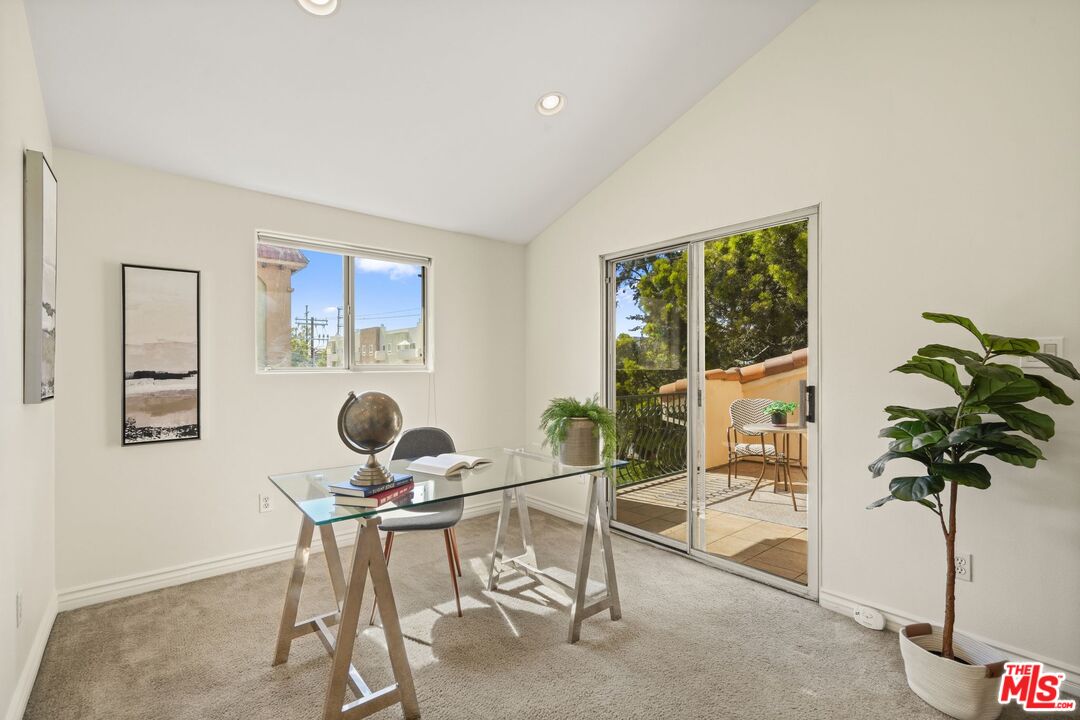 10924 Bloomfield St Unit: 2