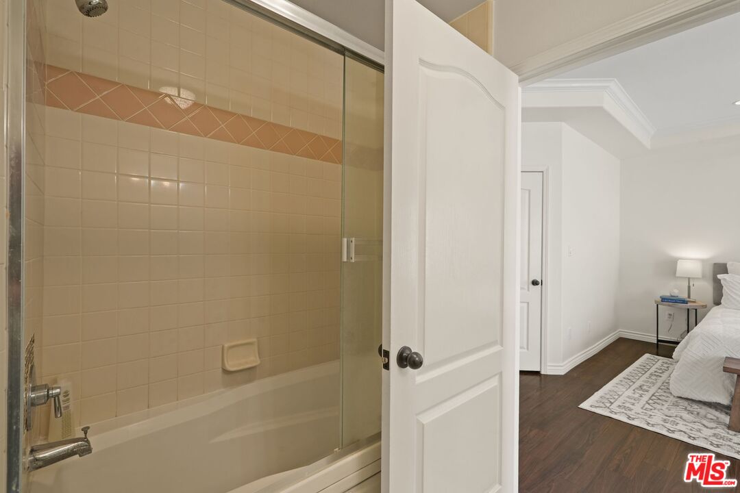 10924 Bloomfield St Unit: 2