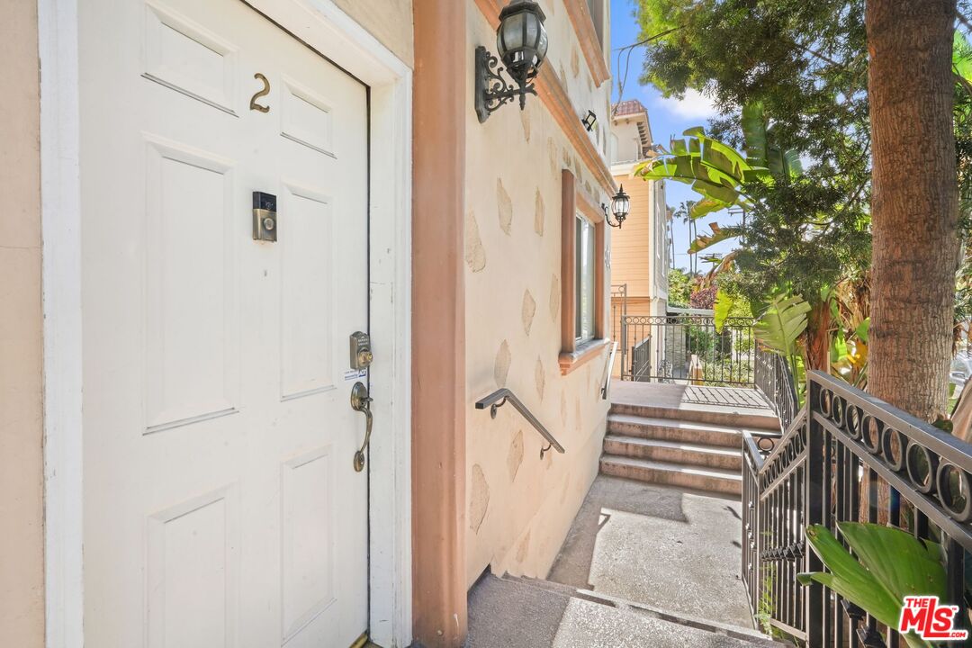 10924 Bloomfield St Unit: 2