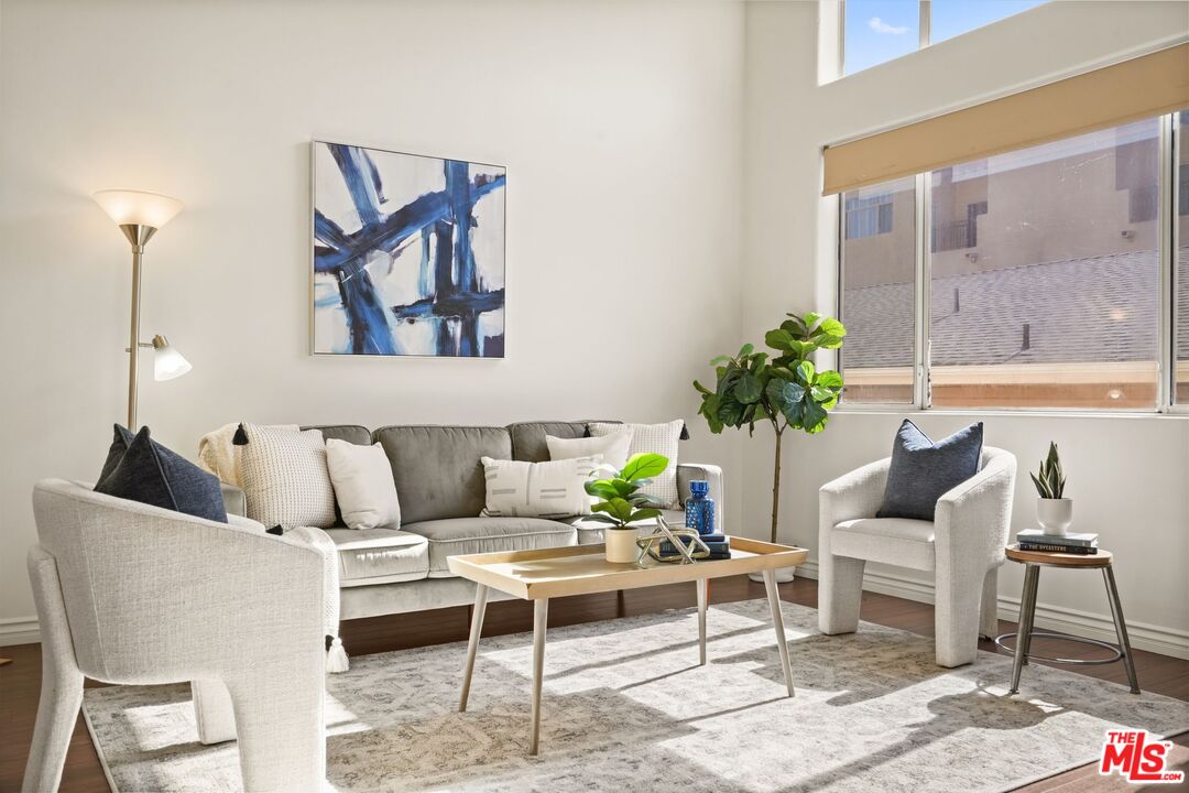 10924 Bloomfield St Unit: 2