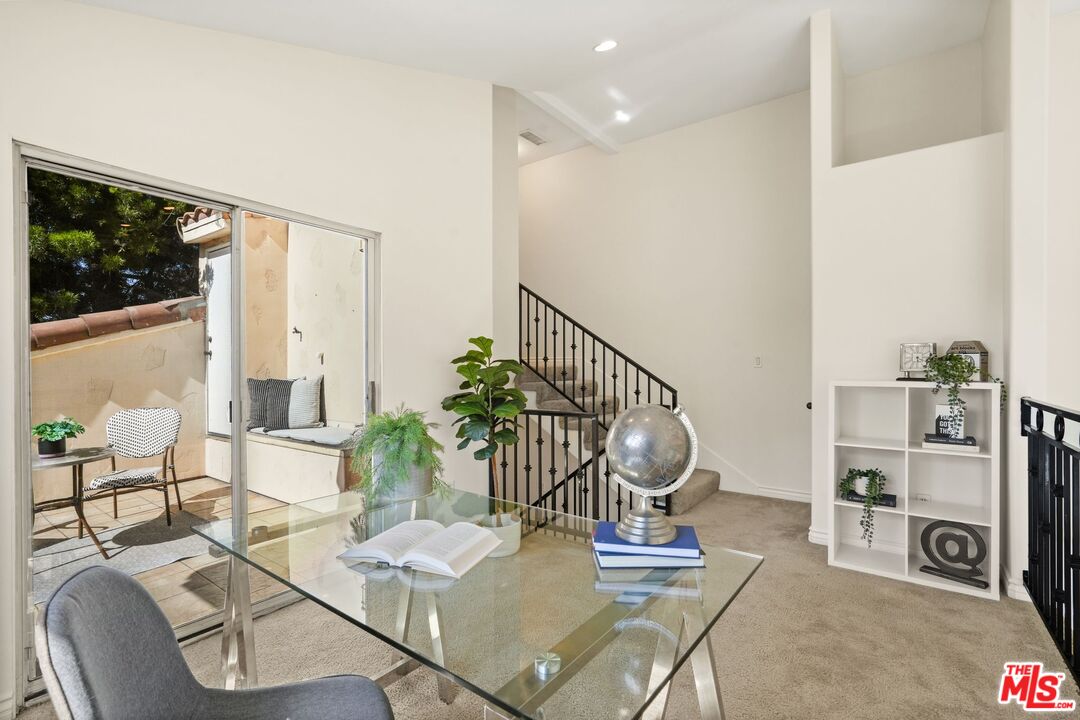 10924 Bloomfield St Unit: 2