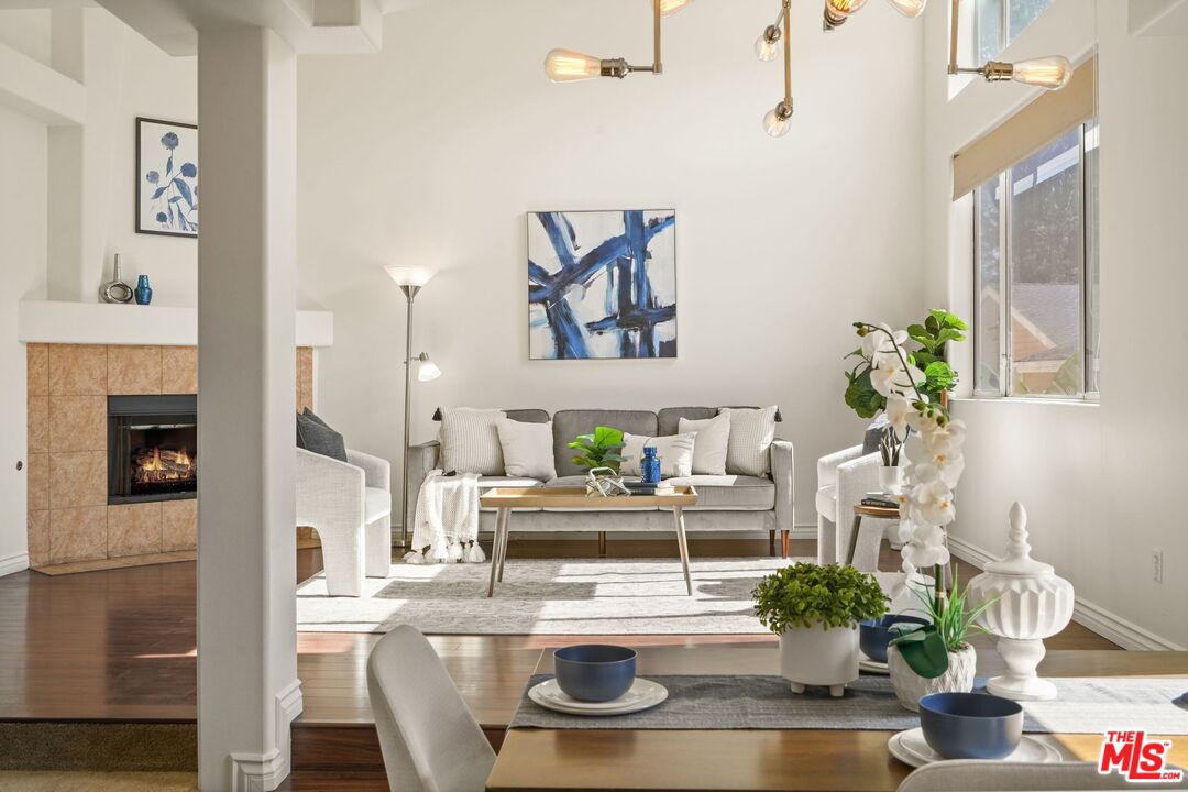 10924 Bloomfield St Unit: 2