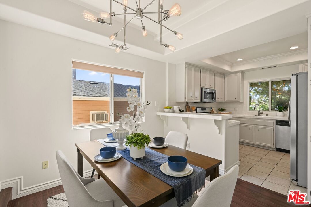 10924 Bloomfield St Unit: 2