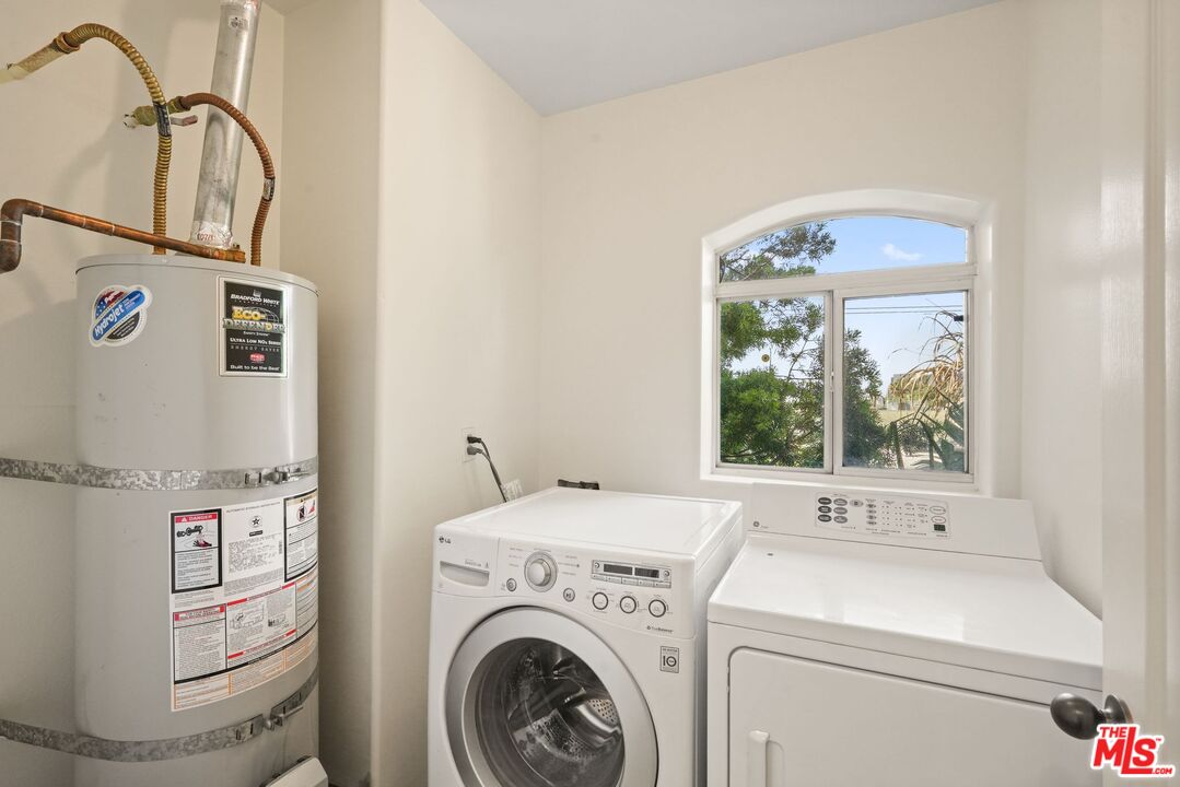 10924 Bloomfield St Unit: 2