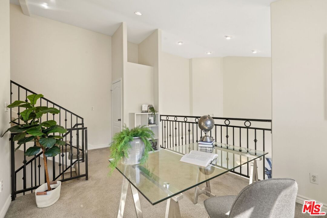 10924 Bloomfield St Unit: 2