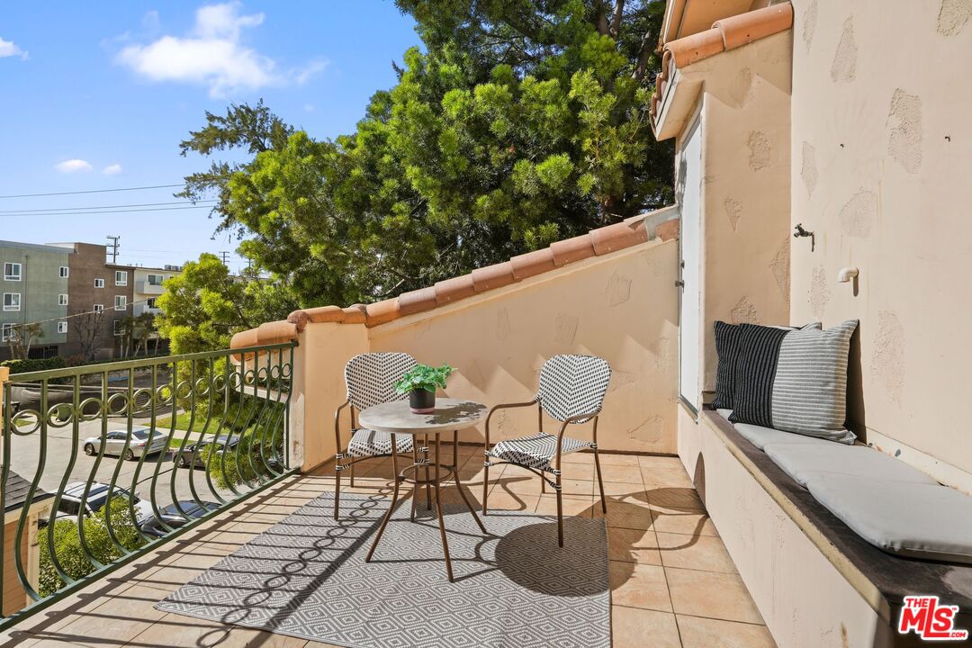 10924 Bloomfield St Unit: 2