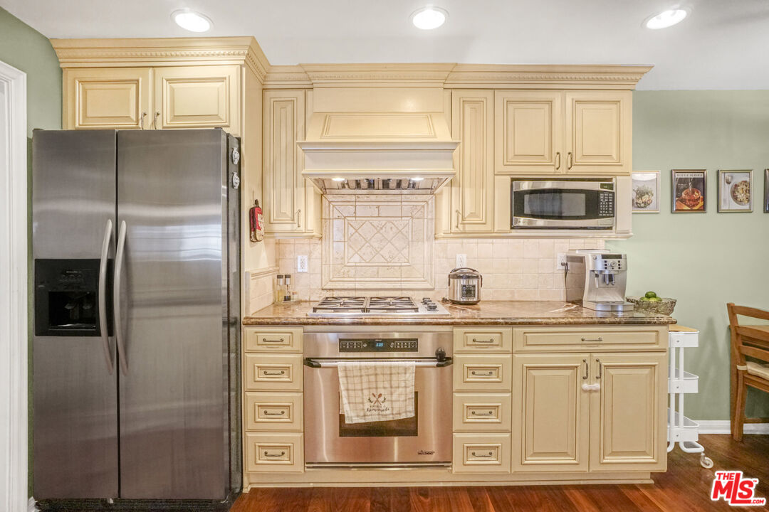 4401 Moorpark Way Unit: 106