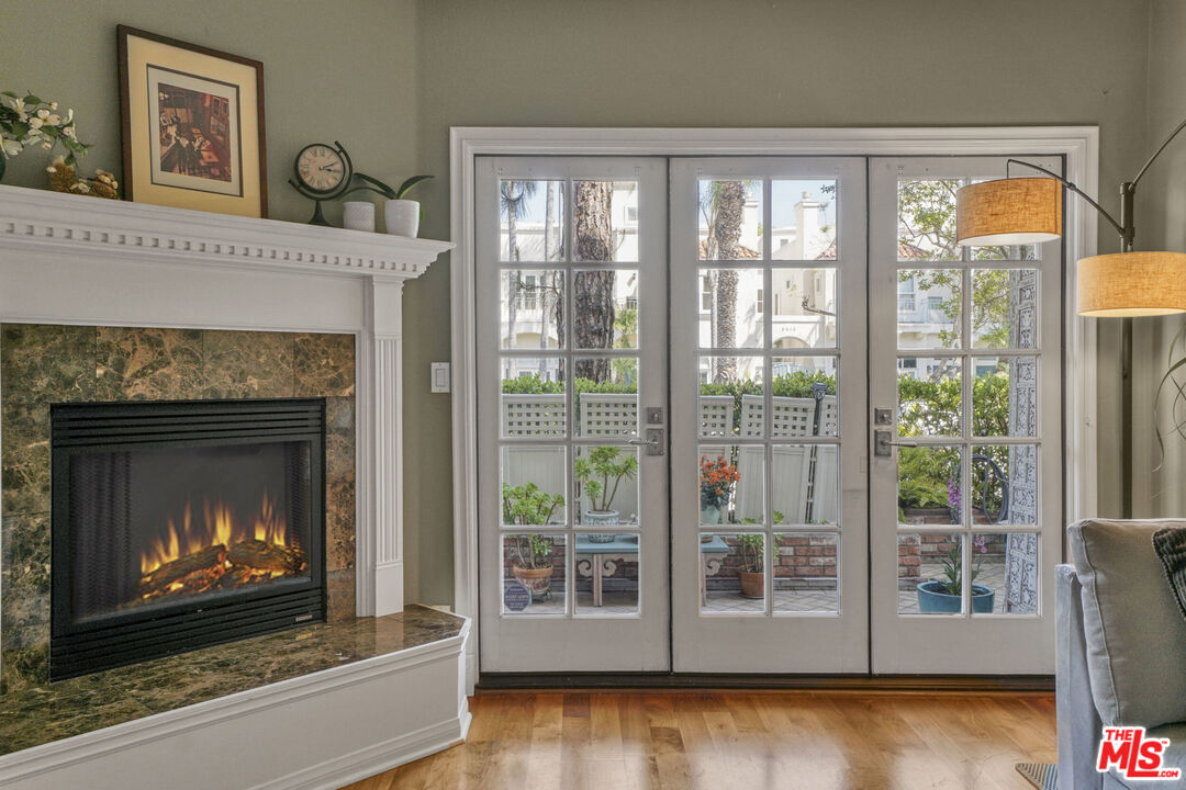 4401 Moorpark Way Unit: 106