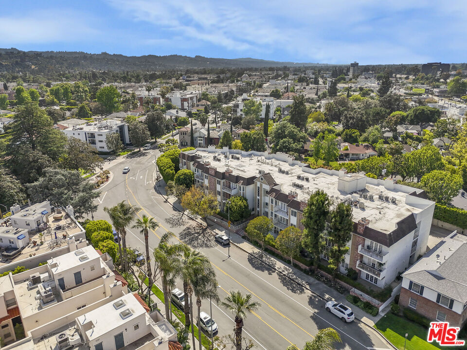 4401 Moorpark Way Unit: 106