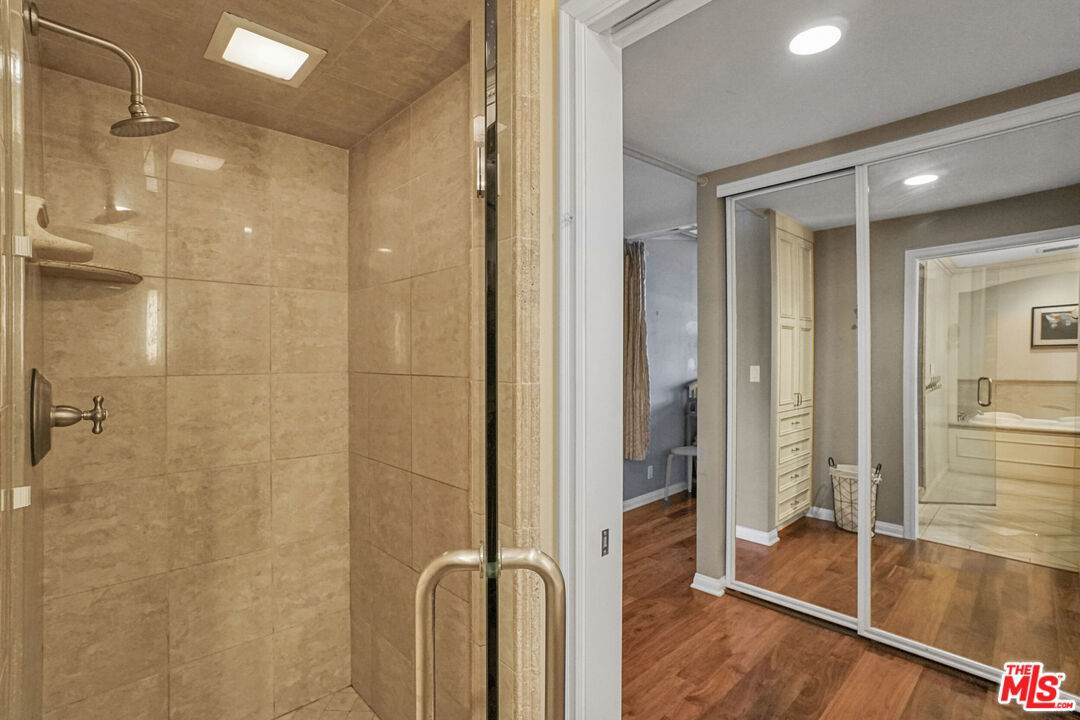 4401 Moorpark Way Unit: 106