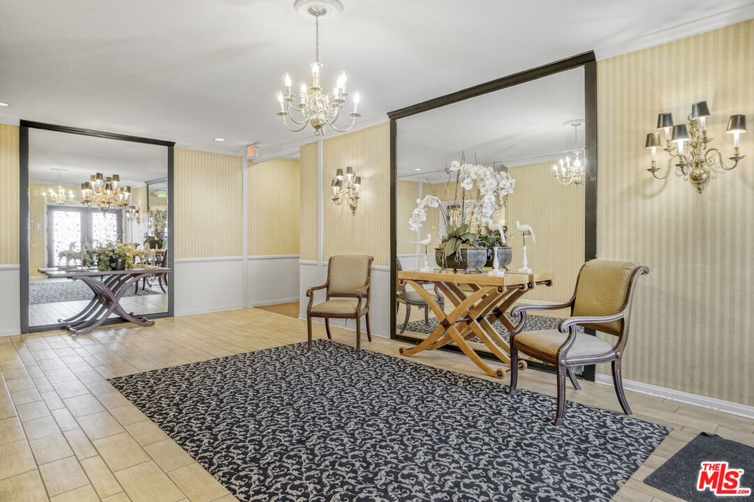 4401 Moorpark Way Unit: 106