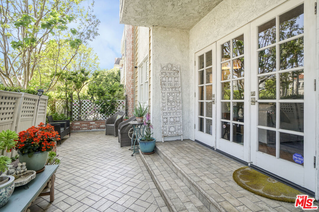 4401 Moorpark Way Unit: 106