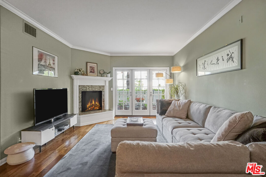 4401 Moorpark Way Unit: 106