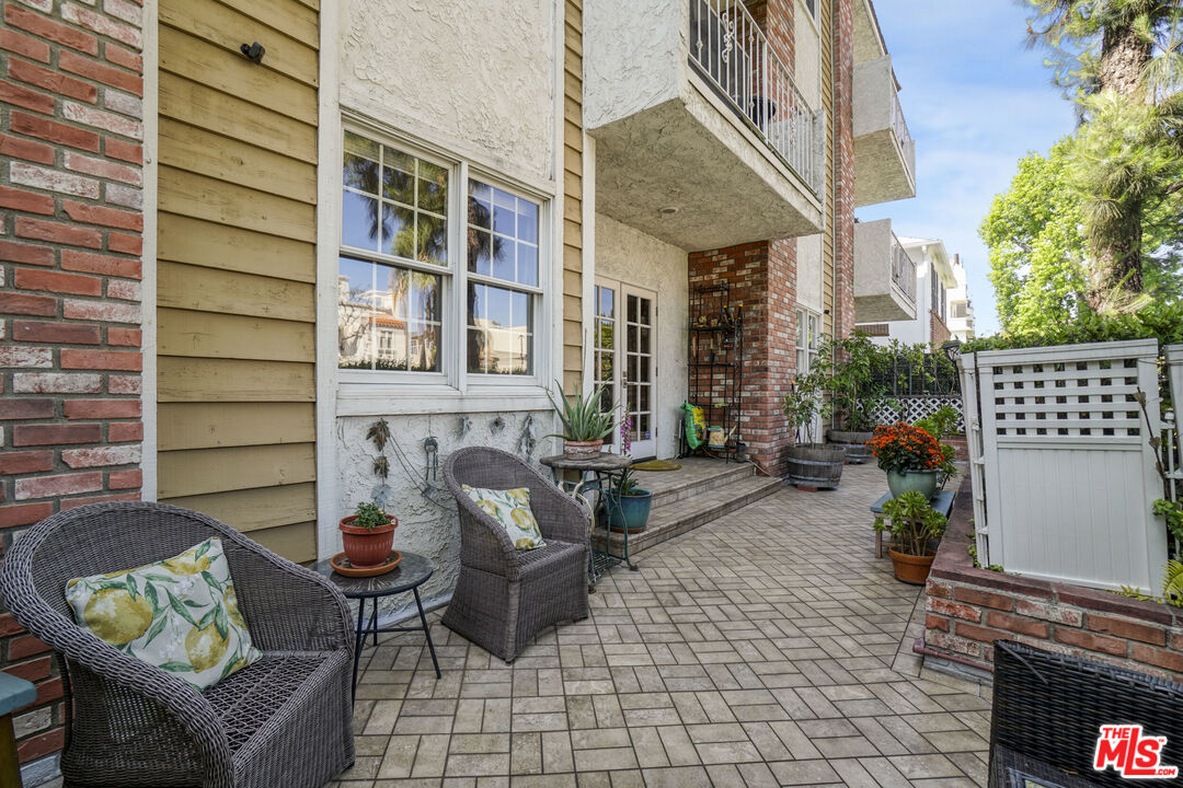 4401 Moorpark Way Unit: 106