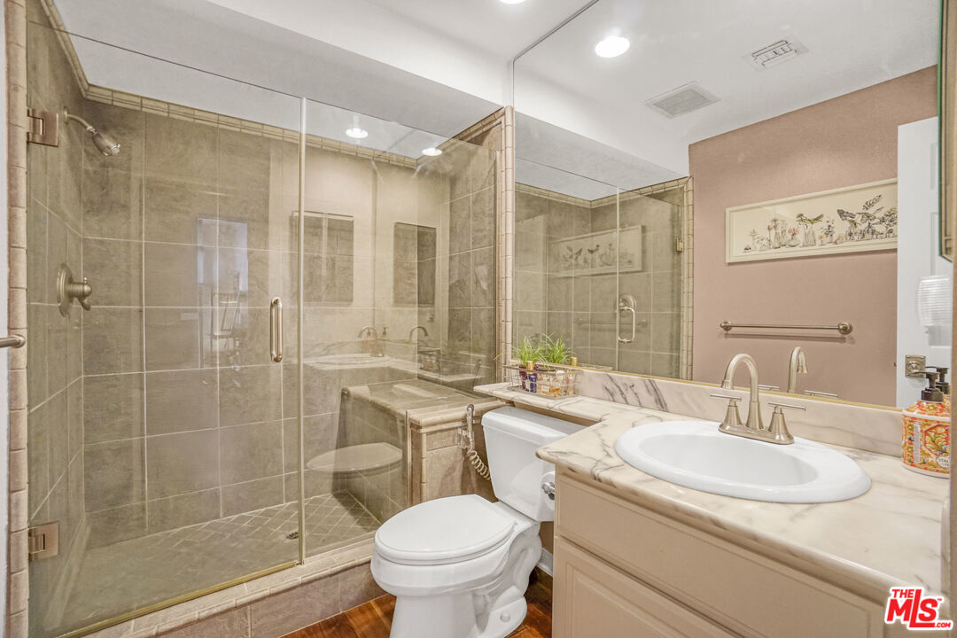 4401 Moorpark Way Unit: 106