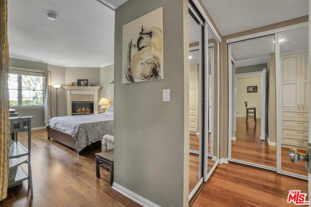 4401 Moorpark Way Unit: 106