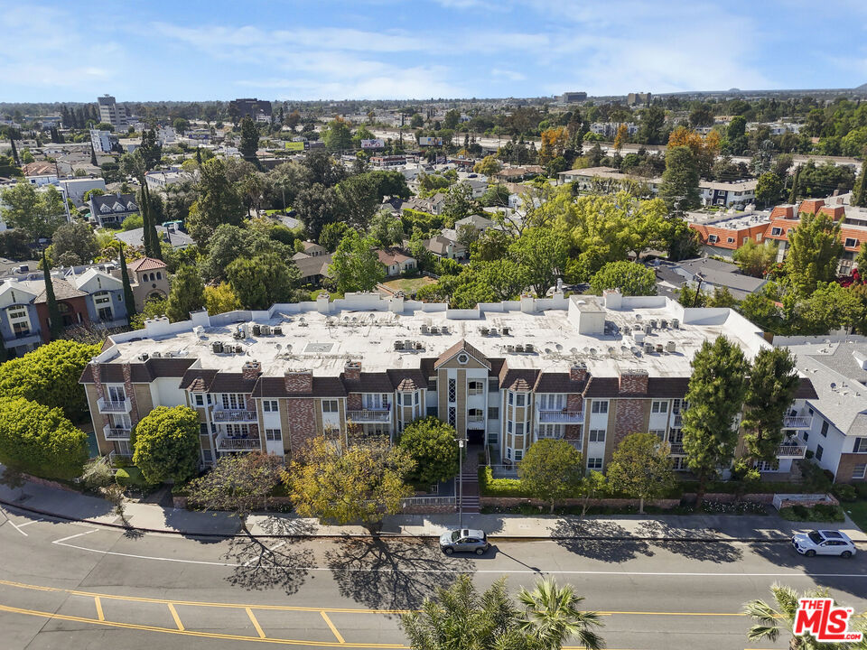 4401 Moorpark Way Unit: 106