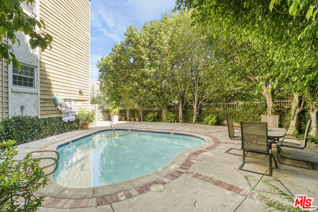 4401 Moorpark Way Unit: 106