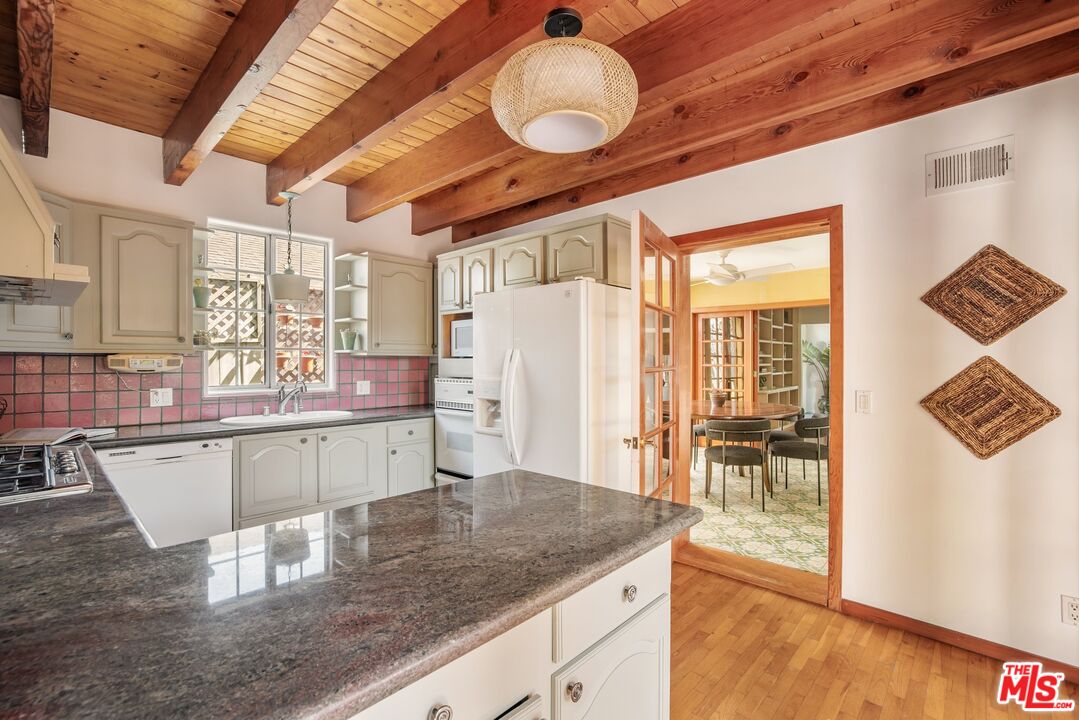 3000 Thatcher Ave
