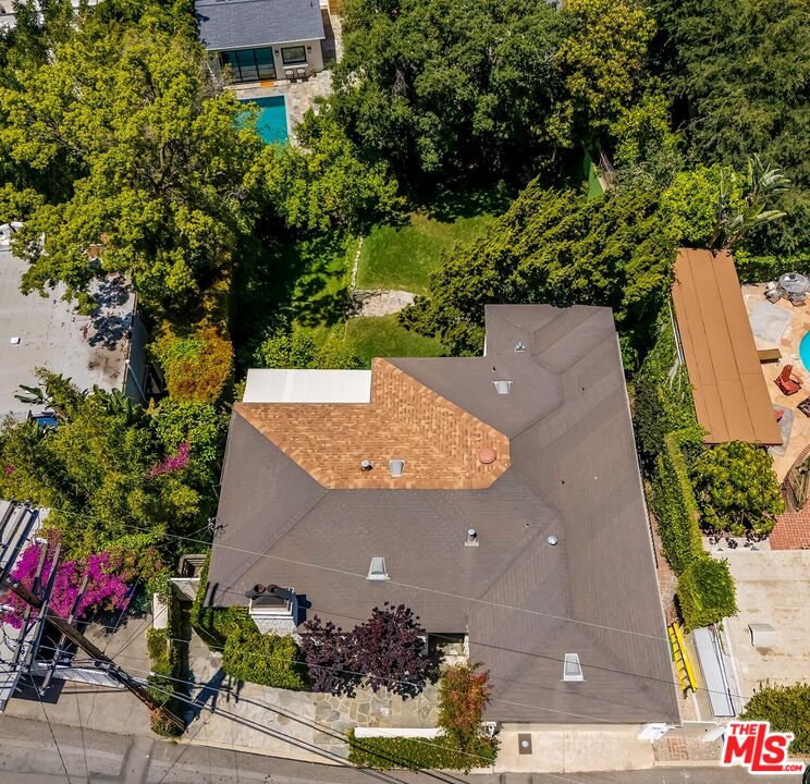 1591 Sunset Plaza Dr