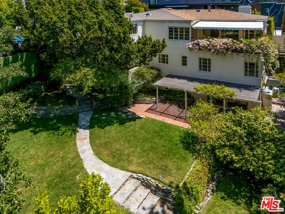 1591 Sunset Plaza Dr