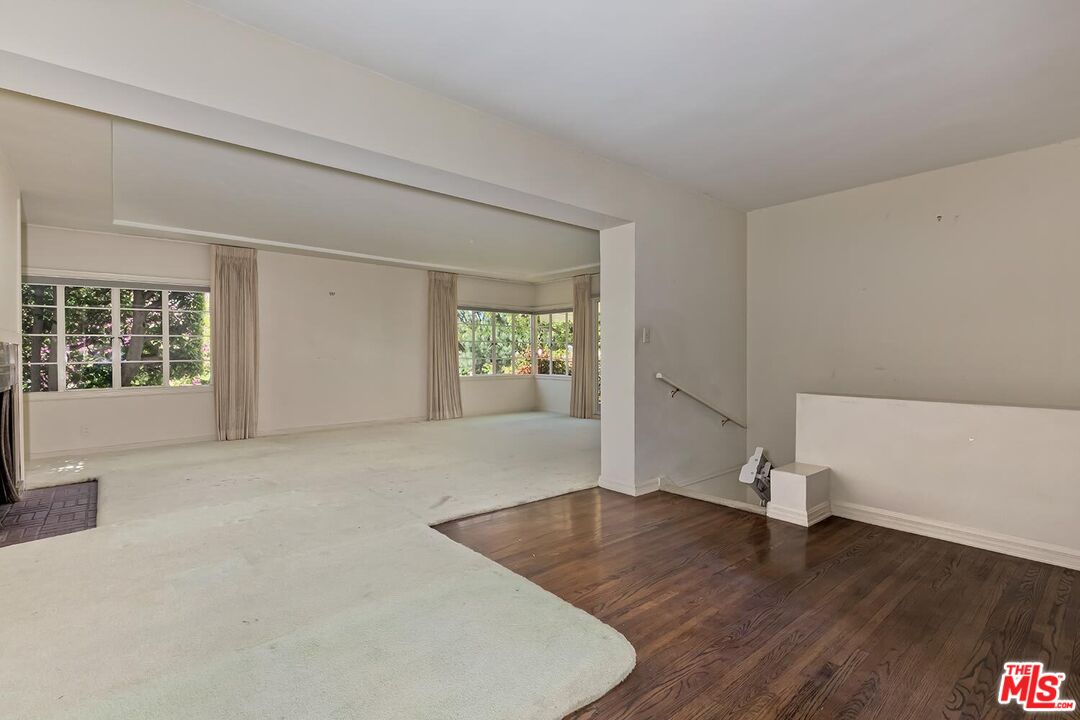 1591 Sunset Plaza Dr