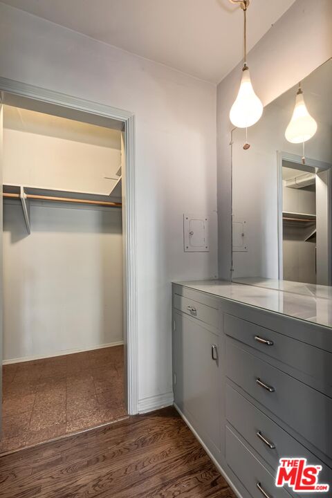 1591 Sunset Plaza Dr