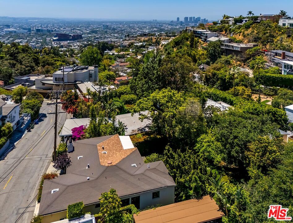 1591 Sunset Plaza Dr