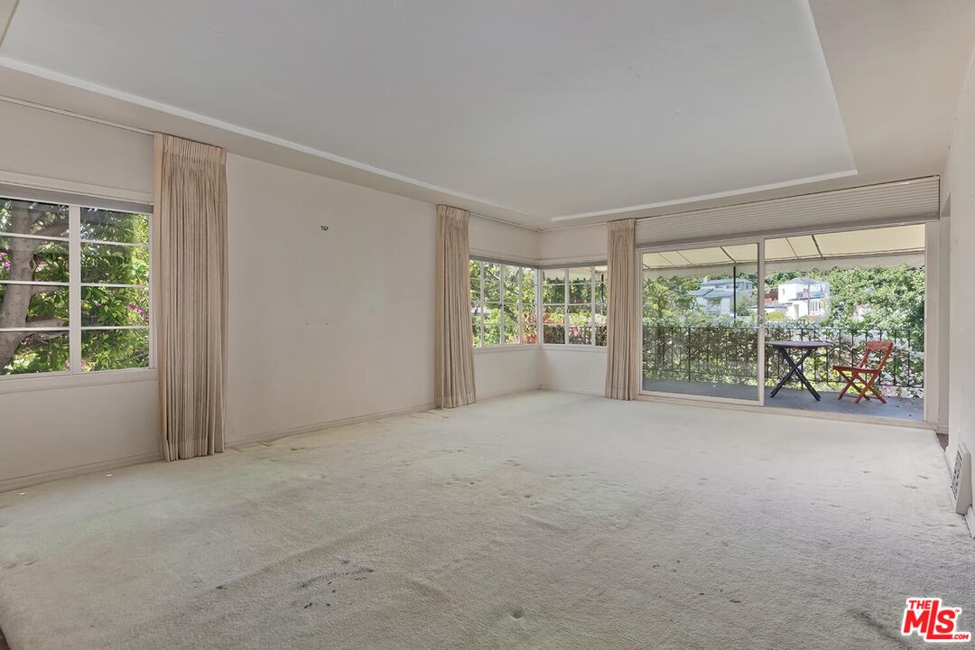 1591 Sunset Plaza Dr