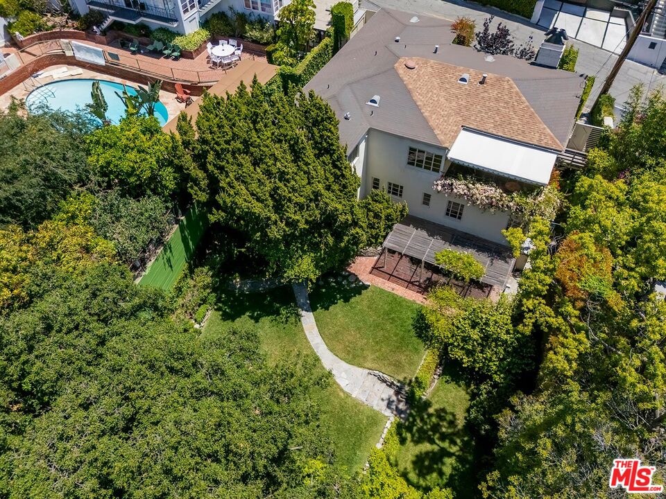 1591 Sunset Plaza Dr