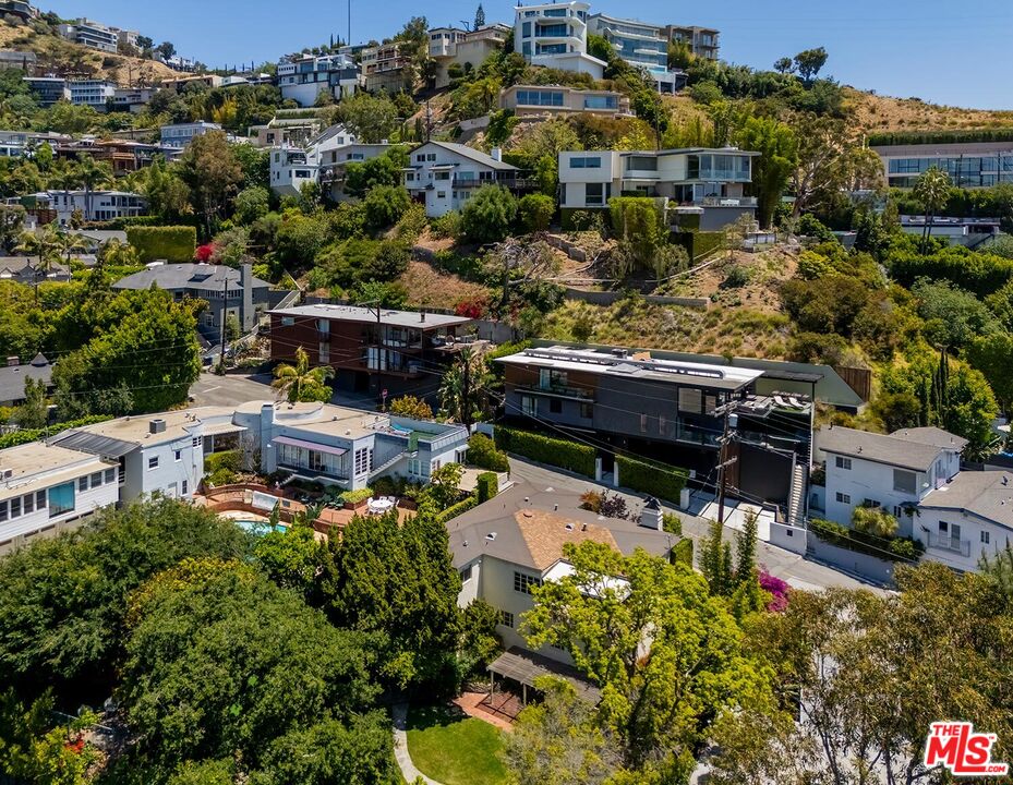 1591 Sunset Plaza Dr