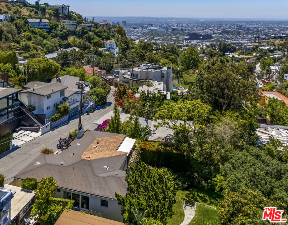 1591 Sunset Plaza Dr