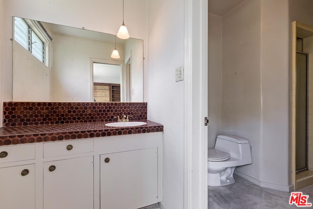 1591 Sunset Plaza Dr