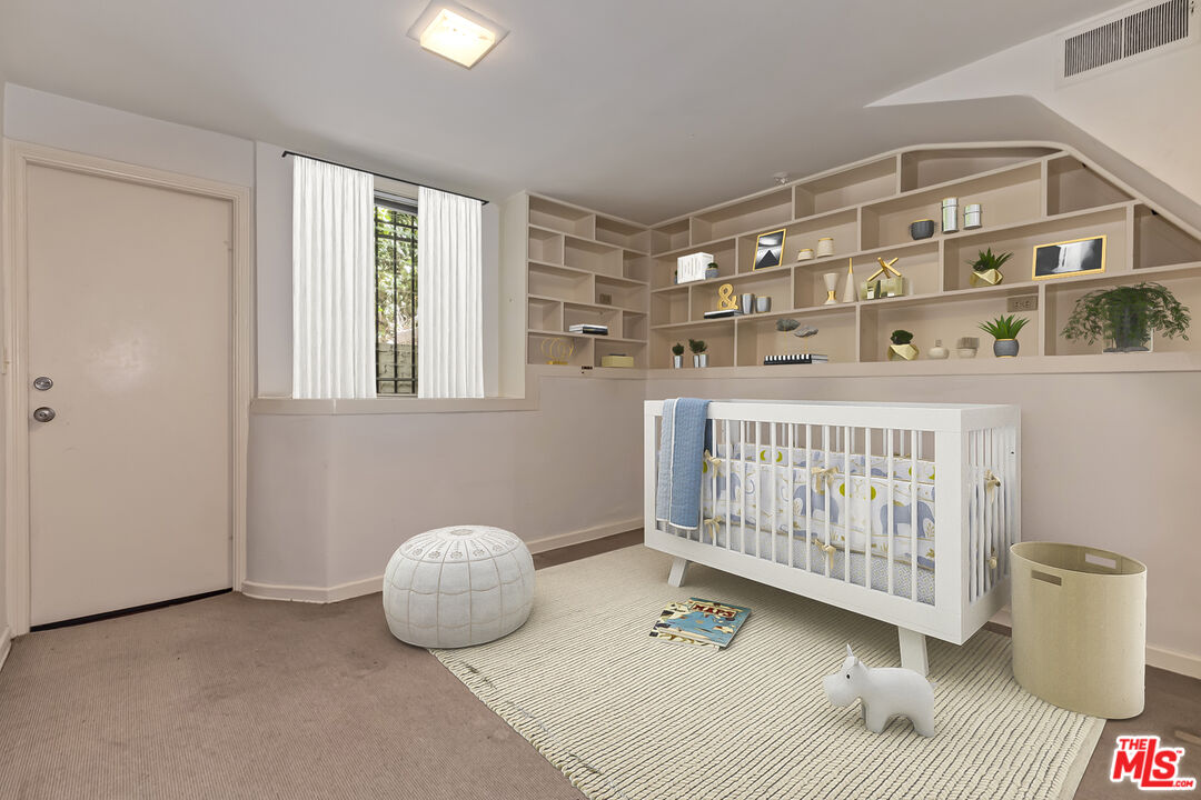 1591 Sunset Plaza Dr