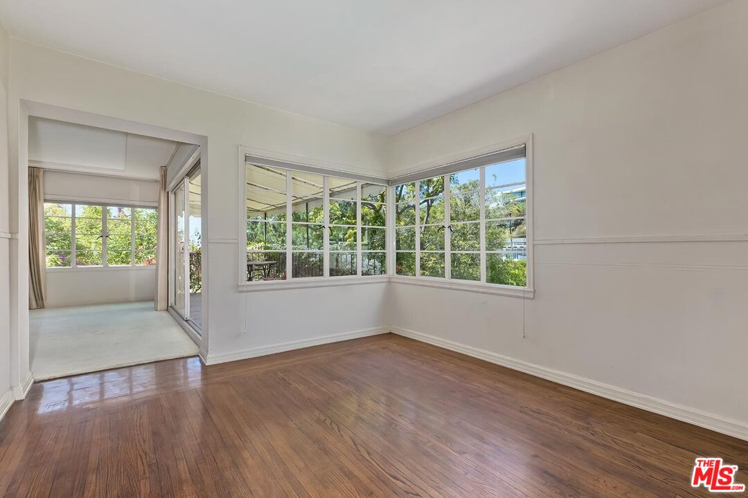 1591 Sunset Plaza Dr