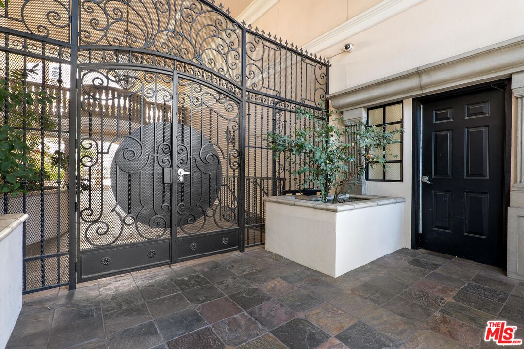 1948 Malcolm Ave Unit: 303