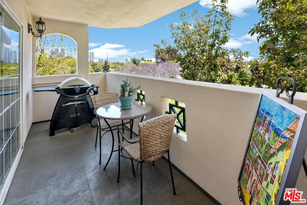 1948 Malcolm Ave Unit: 303