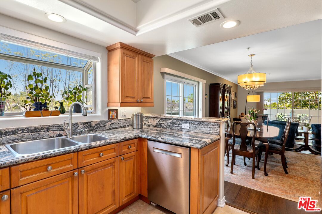 1948 Malcolm Ave Unit: 303