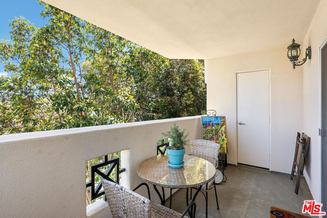 1948 Malcolm Ave Unit: 303