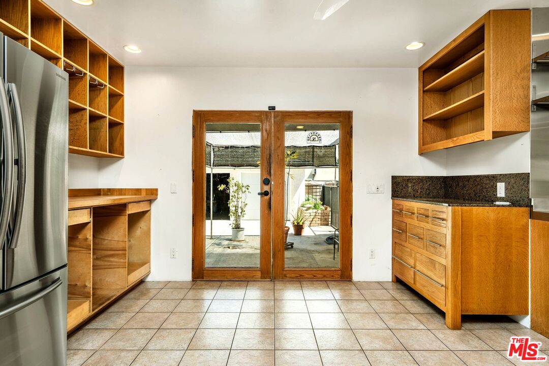 11245 Huston St