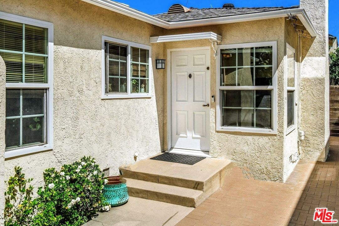 11245 Huston St